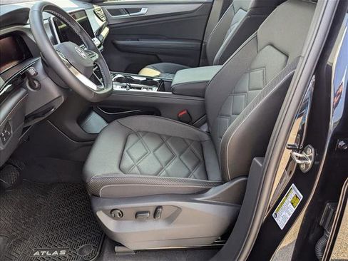 New 2026 Volkswagen Atlas Cross Sport SE image 4