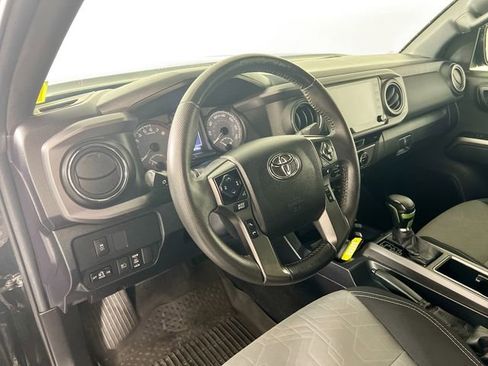 Used 2021 Toyota Tacoma TRD Off-Road w/ Technology Package AWD/4WD image 10
