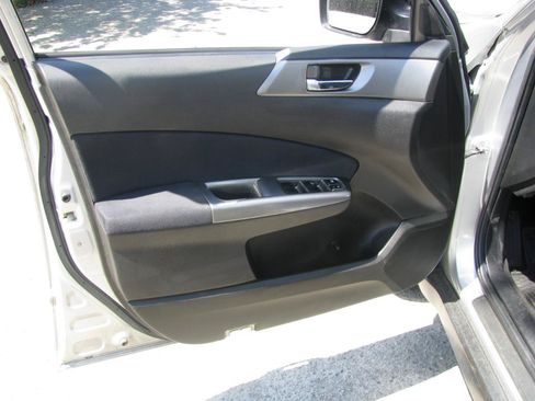 Used 2012 Subaru Forester 2.5X Limited AWD/4WD image 9
