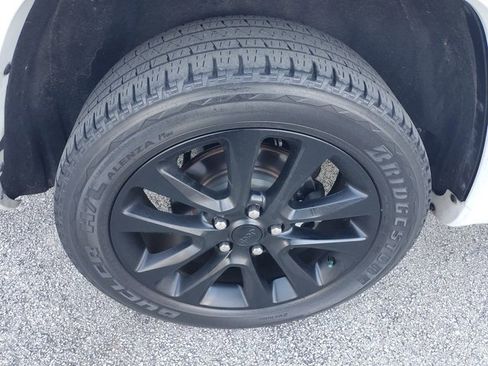 Used 2019 Jeep Grand Cherokee Altitude image 9