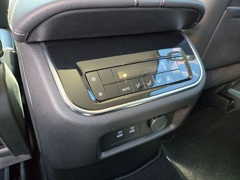 Certified 2025 Nissan Armada SV image 18