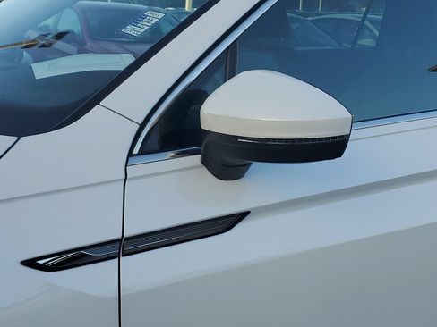 Certified 2023 Volkswagen Tiguan SE w/ Panoramic Sunroof Package FWD image 14