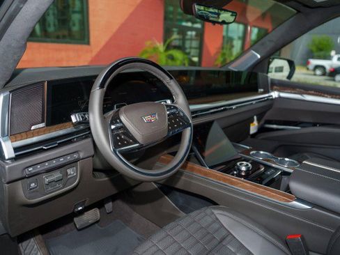 Used 2026 Cadillac Escalade Platinum Luxury AWD/4WD image 10