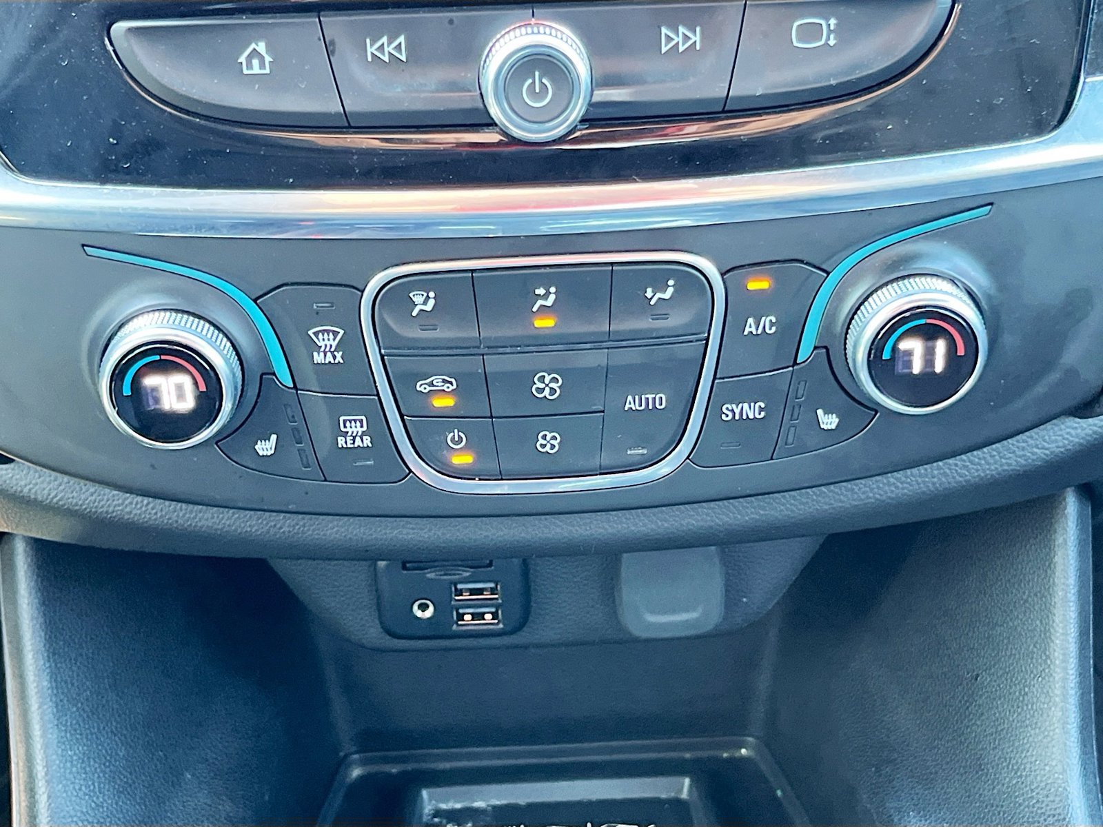 Used 2023 Chevrolet Traverse RS w/ LPO, Floor Liner Package AWD/4WD image 16
