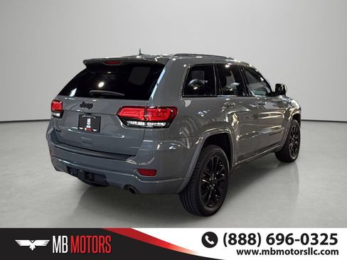 Used 2020 Jeep Grand Cherokee Altitude AWD/4WD image 4
