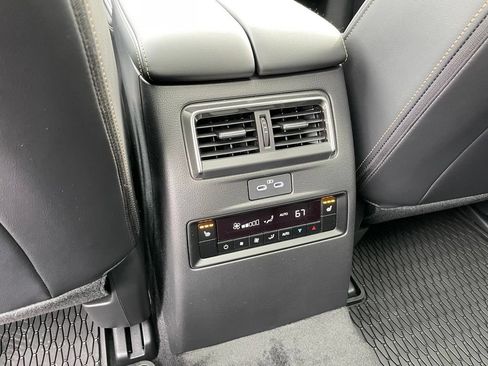 Certified 2025 MAZDA CX-70 Plug-In Hybrid w/ Premium Plus AWD/4WD image 32