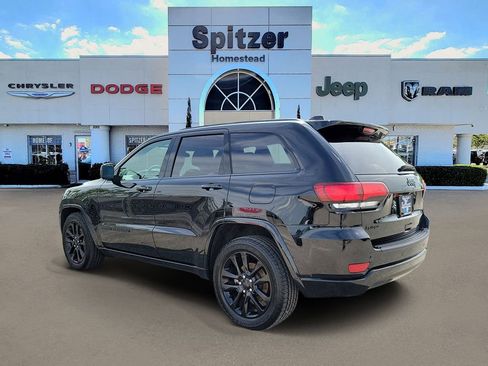 Used 2021 Jeep Grand Cherokee Laredo X RWD image 2