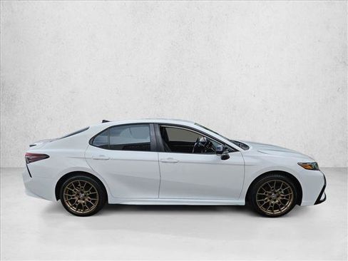 Used 2024 Toyota Camry SE image 4