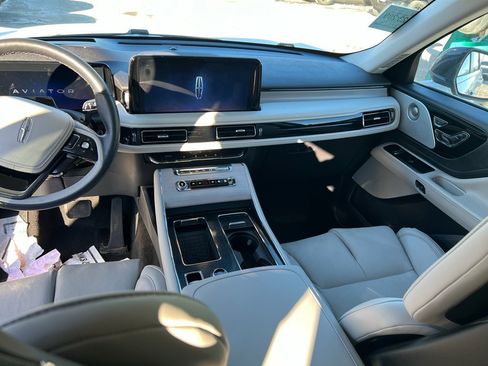 Used 2025 Lincoln Aviator Reserve w/ Equipment Group 201A image 9