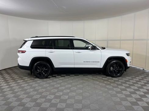 Used 2023 Jeep Grand Cherokee L Laredo image 8