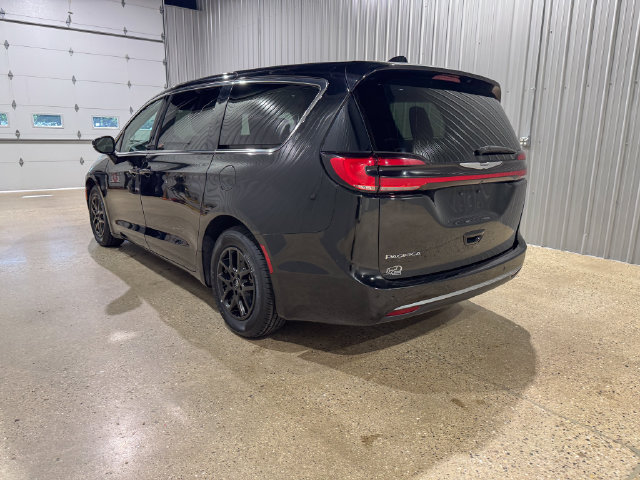 Used 2024 Chrysler Pacifica Touring-L FWD image 3