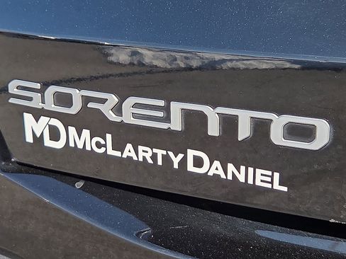 Used 2024 Kia Sorento S image 9