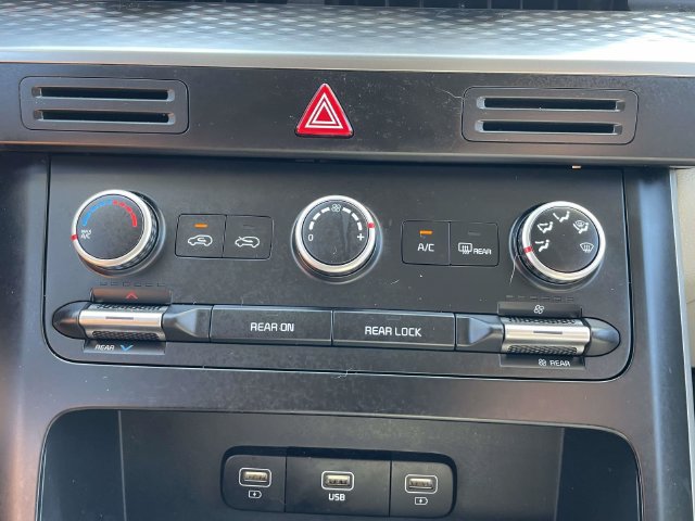 Certified 2024 Kia Carnival LX FWD image 26