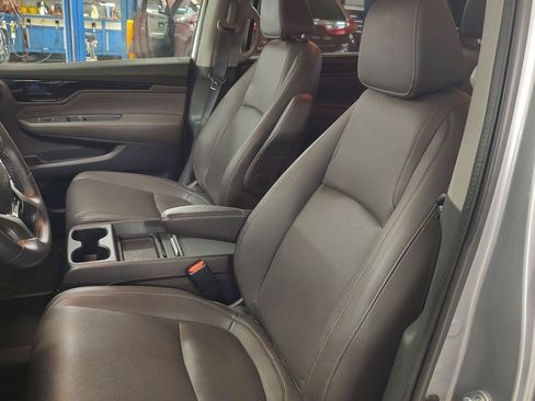 Used 2023 Honda Odyssey Touring image 2
