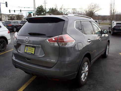 Used 2016 Nissan Rogue SV image 5