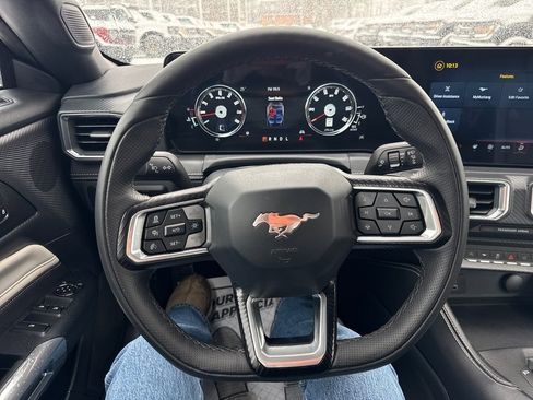 Used 2025 Ford Mustang Premium image 37