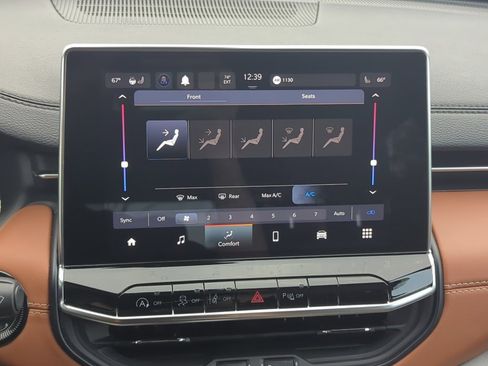 Used 2024 Jeep Compass Limited image 28