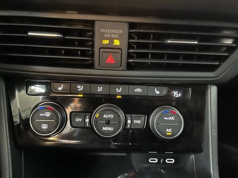 Certified 2023 Volkswagen Jetta SE image 17