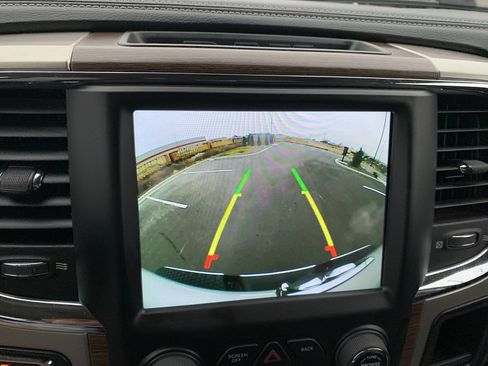 Used 2018 RAM 1500 Laramie image 25