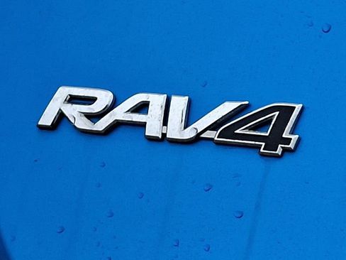 Used 2018 Toyota RAV4 Limited image 32