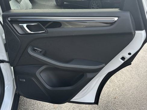 Used 2022 Porsche Macan image 19