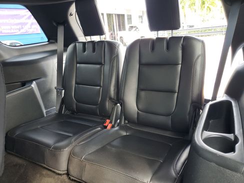 Used 2018 Ford Explorer XLT w/ Equipment Group 202A image 30