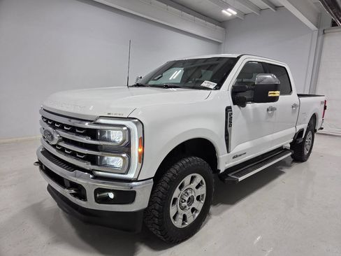 Used 2023 Ford F250 Lariat w/ Chrome Package image 3
