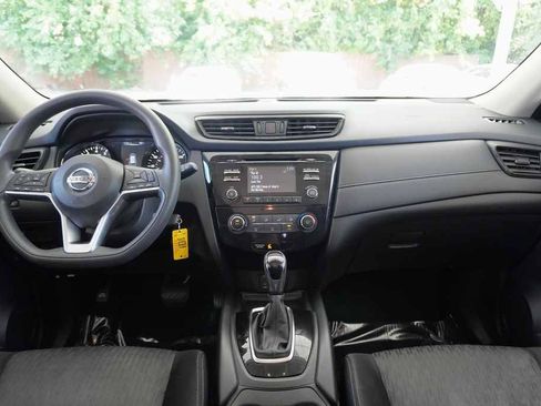 Used 2017 Nissan Rogue S FWD image 11