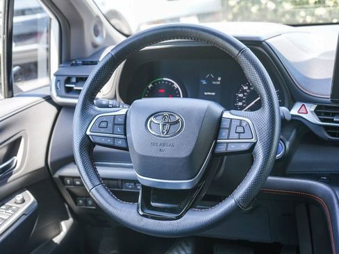 Used 2022 Toyota Sienna XSE w/ XSE Plus Package AWD/4WD image 15