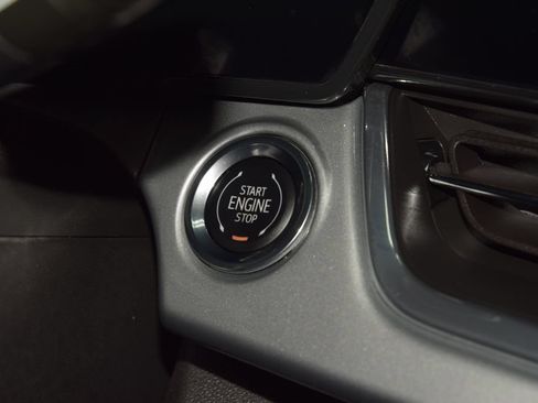 Used 2025 Chevrolet Trax LT w/ Driver Confidence Package FWD image 32