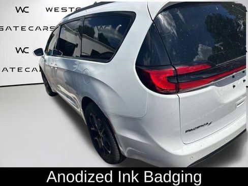 Used 2021 Chrysler Pacifica Limited w/ Uconnect Theater Family Group AWD/4WD image 14