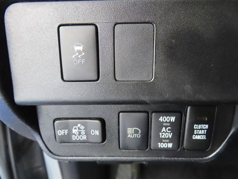 Used 2020 Toyota Tacoma TRD Off-Road w/ TRD Premium Off Road Package AWD/4WD image 19