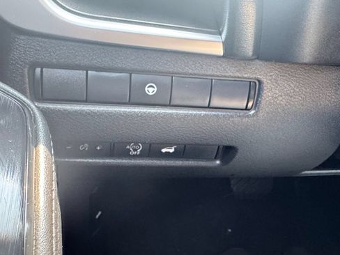 Used 2025 Nissan Rogue SV AWD/4WD image 13