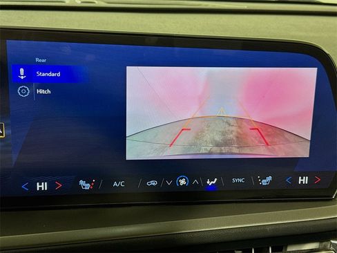 Used 2025 Chevrolet Traverse LT image 12