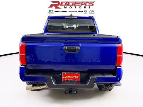 Certified 2025 Toyota Tacoma TRD Sport w/ TRD Sport Premium Package AWD/4WD image 12