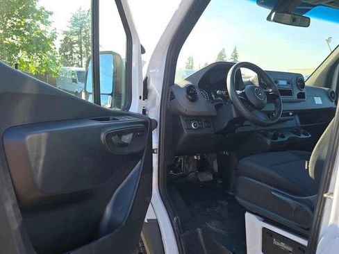 Used 2025 Mercedes-Benz Sprinter 2500 image 20