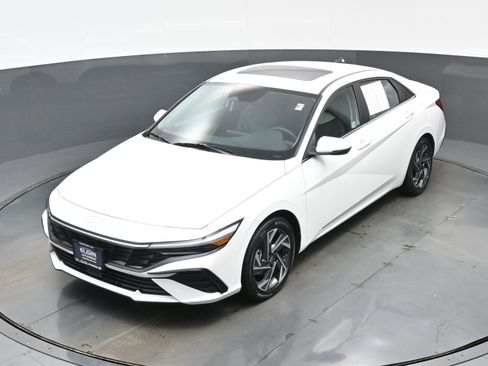 Certified 2025 Hyundai Elantra Limited image 34