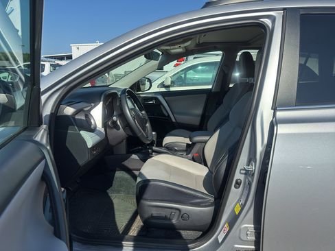 Used 2018 Toyota RAV4 Limited image 8