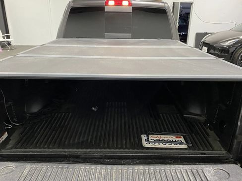 Used 2020 RAM 1500 Classic SLT image 9