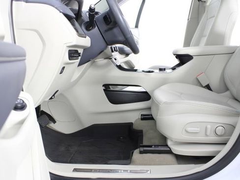 Used 2023 GMC Terrain Denali w/ Denali Premium Package image 18