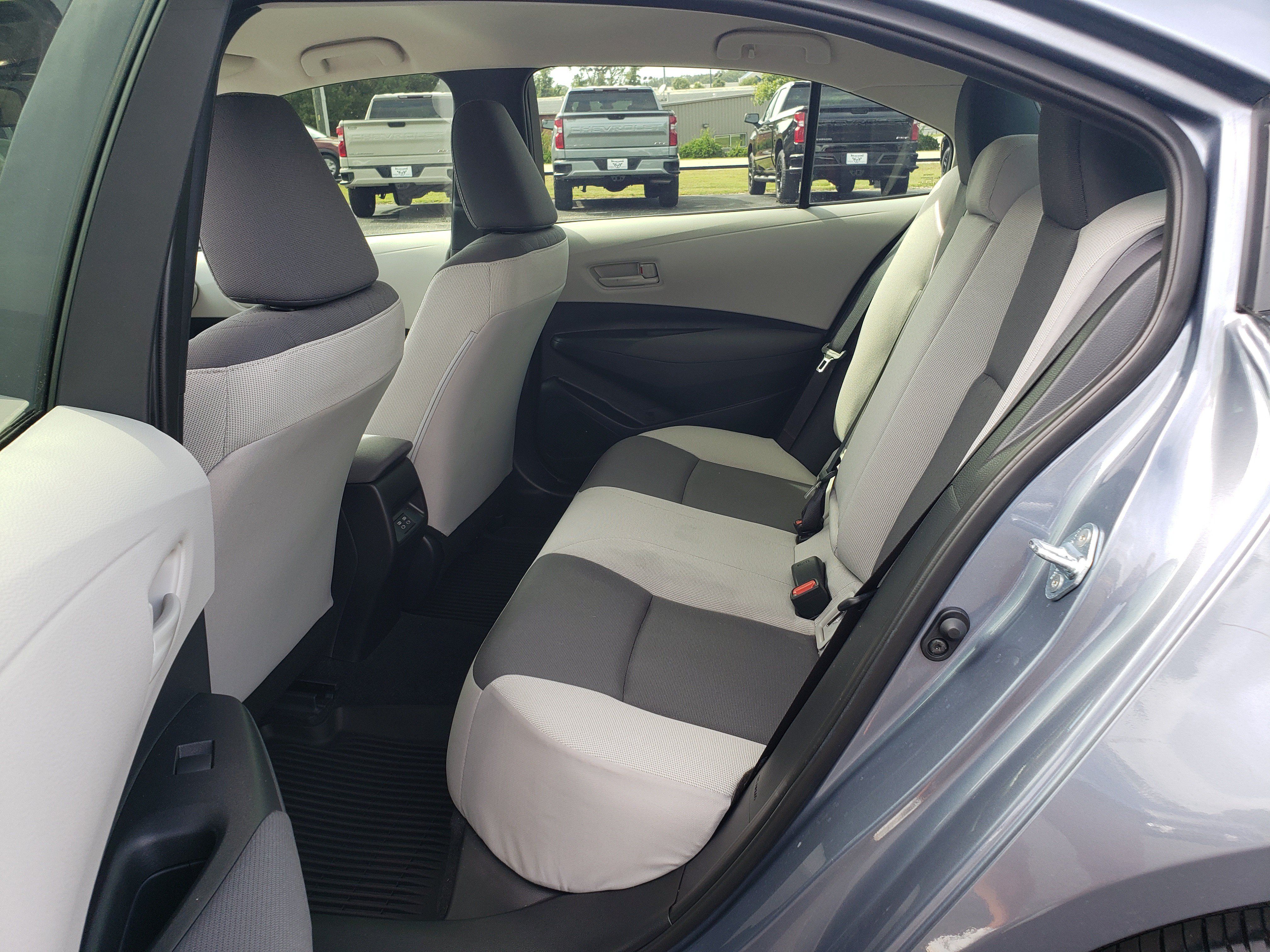 Used 2025 Toyota Corolla LE FWD image 28