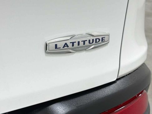 Used 2017 Jeep Cherokee Latitude AWD/4WD image 28