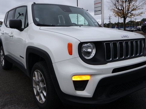 Used 2023 Jeep Renegade Latitude image 2