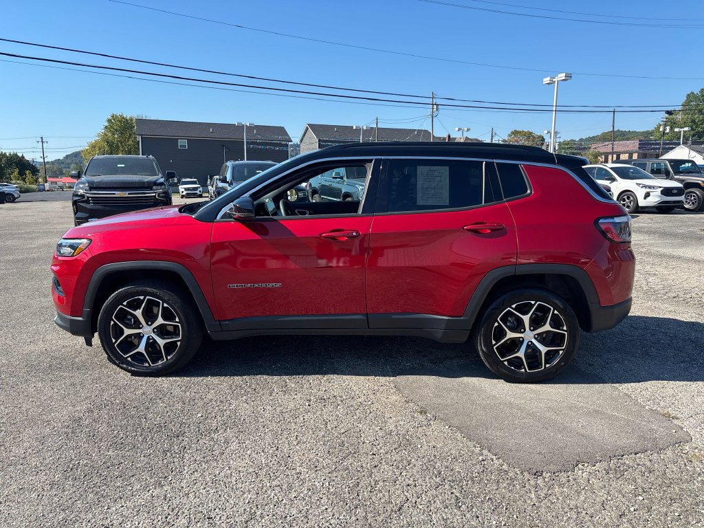 Used 2024 Jeep Compass Limited AWD/4WD image 2