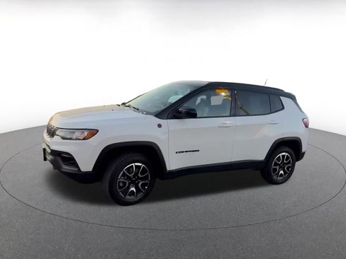 Used 2025 Jeep Compass Trailhawk image 8
