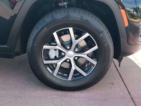 New 2025 Jeep Grand Cherokee Limited image 8