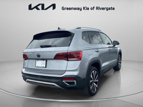 Used 2022 Volkswagen Taos SE FWD image 6