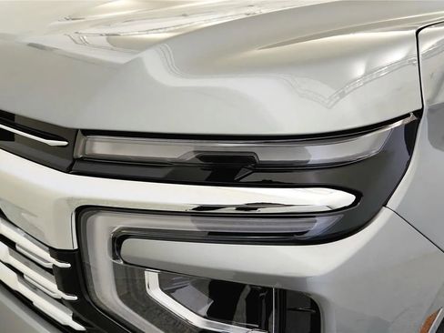 New 2026 Chevrolet Suburban Premier AWD/4WD image 14