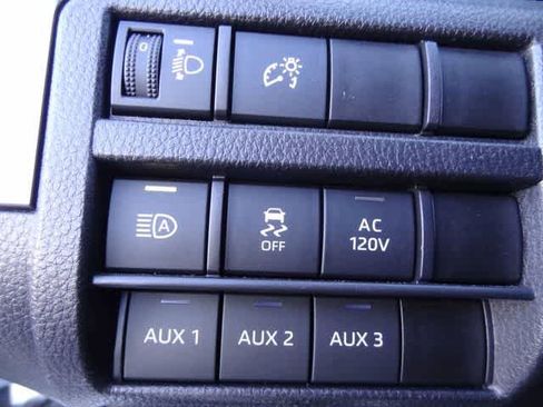Used 2025 Toyota Tacoma TRD Sport w/ TRD Sport Upgrade Package AWD/4WD image 18