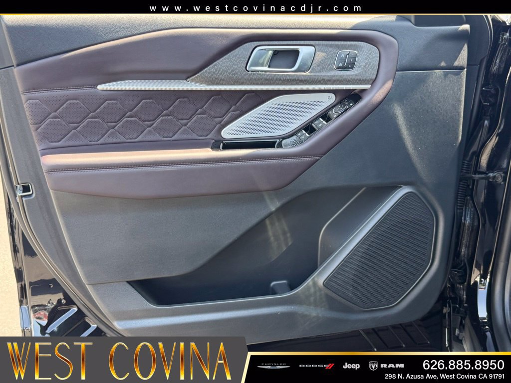 Used 2025 Ford Explorer Platinum w/ LUX Leather Package AWD/4WD image 20